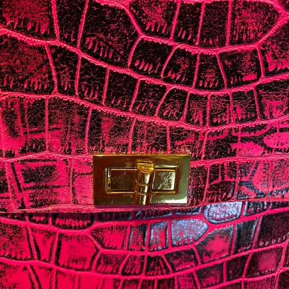 NWT Twisted Sisters Pink Alligator Tote Bag - Picture 4 of 6